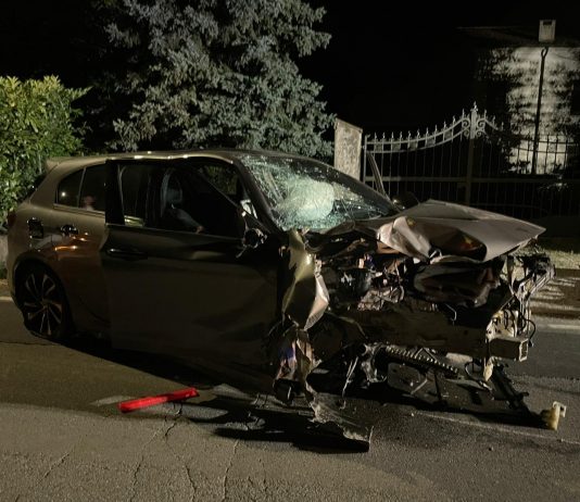 Auto contro palo in cemento: 31enne ferita nella notte a Suzzara