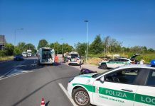 Mantova, motociclista 25enne ferito in sorpasso: scontro in via dei Toscani
