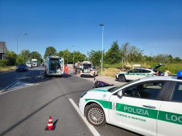Mantova, motociclista 25enne ferito in sorpasso: scontro in via dei Toscani