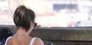 Oltre 270mila euro incassati su OnlyFans, ma percepiva Naspi: denunciata influencer