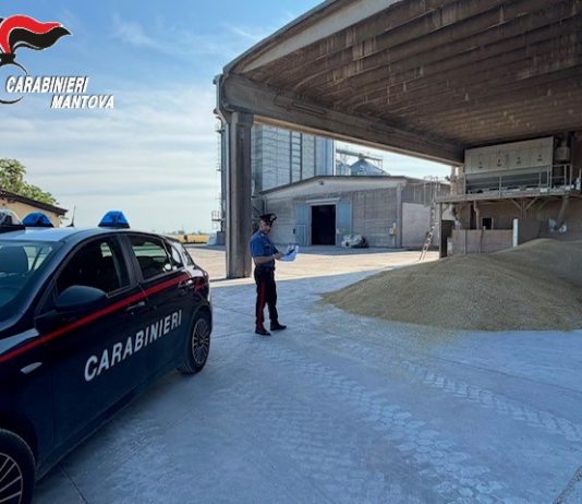 Castellucchio, cade da una scaletta mentre pulisce una finestra: lavoratrice in ospedale