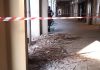 Mantova, spavento in centro: cede l’intonaco sotto i portici di corso Umberto