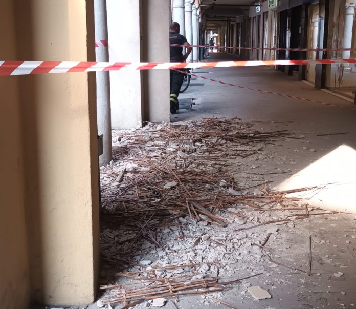 intonaco-crollato-corso-umberto-mantova