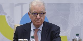 Truffa su Whatsapp, falsi messaggi attribuiti a Mantovano: la nota di Palazzo Chigi