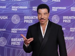 Lionel Richie ferma il concerto per un malore: “Non era in condizioni di continuare”