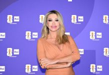 Paola Ferrari e gli attacchi degli hater: “Ho avuto un tumore alla pelle. Gli occhi? Nessun problema”