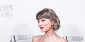 Taylor Swift entra nella Songwriters Hall of Fame, è l’artista più giovane di sempre