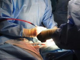 Operata al femore a 104 anni, già in piedi il giorno successivo all’intervento