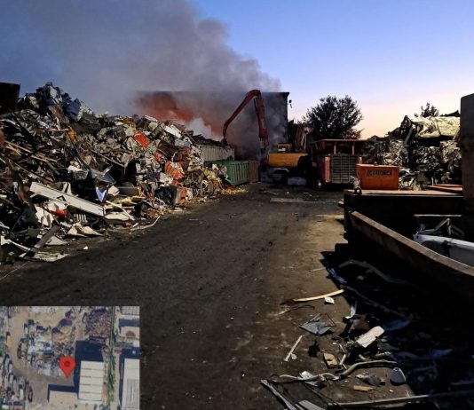 Incendio a Livorno, fiamme in una ditta di stoccaggio di rifiuti: “Chiudete porte e finestre”