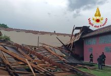 Maltempo sul Mantovano, tetti scoperchiati, alberi abbattuti, allagamenti e grandine: intervengono i vigili del fuoco