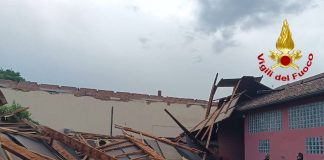 Maltempo sul Mantovano, tetti scoperchiati, alberi abbattuti, allagamenti e grandine: intervengono i vigili del fuoco