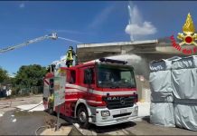 Incendio allo stabilimento chimico Versalis: in campo robot, elicottero e nuclei speciali