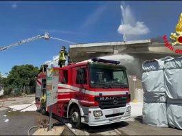 Incendio allo stabilimento chimico Versalis: in campo robot, elicottero e nuclei speciali
