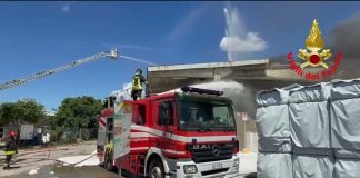 Incendio allo stabilimento chimico Versalis: in campo robot, elicottero e nuclei speciali