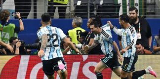 Messi segna, Schmeichel critica l’arbitro: “Gol andava annullato”