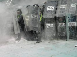 Mondiali, scontri tra manifestanti e polizia fuori dallo stadio Azteca di Città del Messico