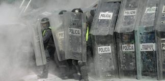 Mondiali, scontri tra manifestanti e polizia fuori dallo stadio Azteca di Città del Messico