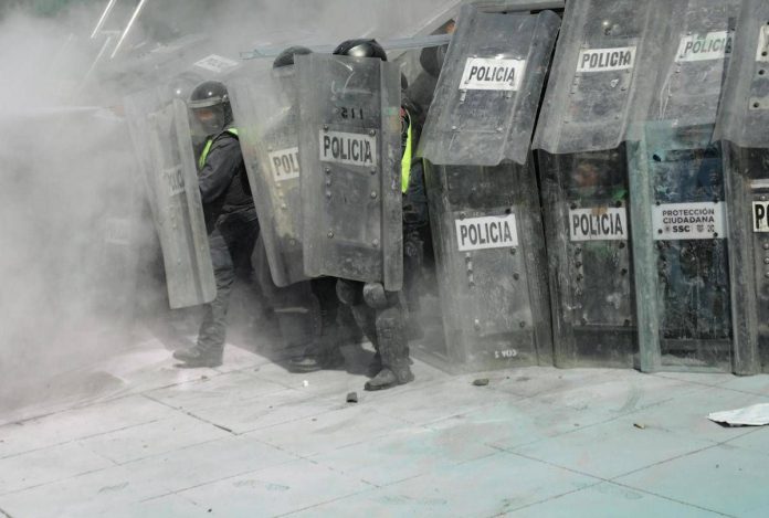 messico_polizia_scontri_fg_ipa