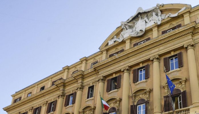 ministero_economia_bandiere_fg