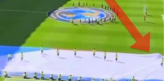 Mondiali, addetto Fifa intrappolato nella bandiera e ‘salvato’