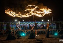 Fuoco, acrobazie e teatro a Palazzo Ducale: il 28 giugno arriva lo spettacolo “Orakel”