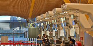 Boom di overbooking voli nel 2026: come ottenere rimborso e risarcimento