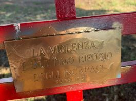 Panchina rossa imbrattata a Roverbella: gesto vandalico che indigna la comunità