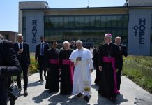 L’abbraccio di Papa Leone ai piccoli pazienti del Cnao di Pavia