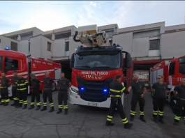 Il vigile del fuoco Roberto Zanoni va in pensione, l’abbraccio dei colleghi