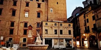 Piazza Broletto diventa set tv e il Mascara porta la festa sotto le telecamere