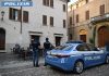 Massacrato di botte in piazza Broletto per difendere la zia: denunciati sei giovani