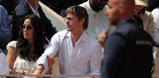 Brad Pitt spettatore al Roland Garros, in tribuna con la fidanzata Ines de Ramon