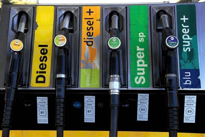 pompe_di_benzina_con_nuove_denominazioni_dei_carburanti_in_adeguamento_delle_nuove_normative_ue