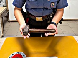 Lite tra ubriachi al bar, spunta un martello: i carabinieri evitano il peggio
