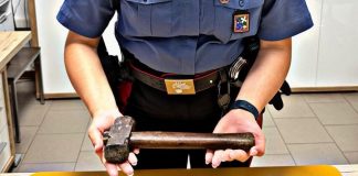 Lite tra ubriachi al bar, spunta un martello: i carabinieri evitano il peggio