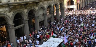 Pride Bologna, media Tel Aviv: “Israeliani spintonati, anche donna incinta”