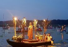 Borgo Angeli, le barche illuminate rinnovano la magia della processione di San Pietro
