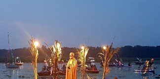 Borgo Angeli, le barche illuminate rinnovano la magia della processione di San Pietro