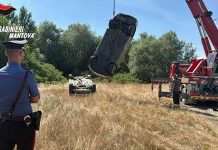 San Benedetto: Po in secca, spuntano due vetture dal fiume con targhe clonate
