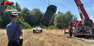 San Benedetto: Po in secca, spuntano due vetture dal fiume con targhe clonate