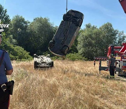 San Benedetto: Po in secca, spuntano due vetture dal fiume con targhe clonate