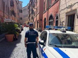 Roma, esplosione in casa in centro storico: un ferito