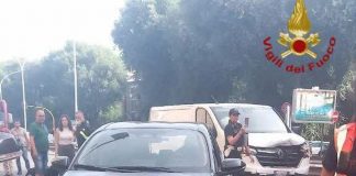 Roma, furgone tampona auto che investe due donne: ferite in modo grave