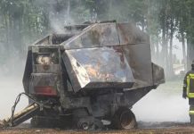 Rotopressa in fiamme nei campi tra Rivarolo e Casteldidone
