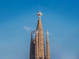 Barcellona, 24 tonnellate di adesivo Loctite per completare le torri della Sagrada Familia