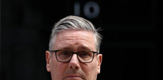 Starmer si commuove: “Torno a fare il marito e il padre”