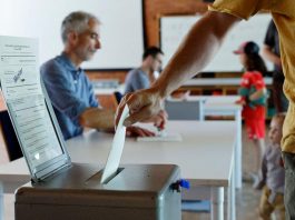 Svizzera al voto per due referendum, verso bocciatura proposta limite popolazione