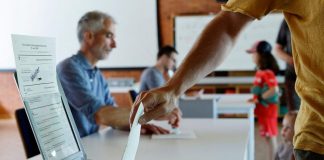 Svizzera al voto per due referendum, verso bocciatura proposta limite popolazione