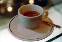 Il caffè e l’effetto sul sonno, lo studio e l’orario ideale per l’ultima tazzina