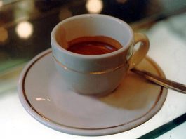 Il caffè e l’effetto sul sonno, lo studio e l’orario ideale per l’ultima tazzina